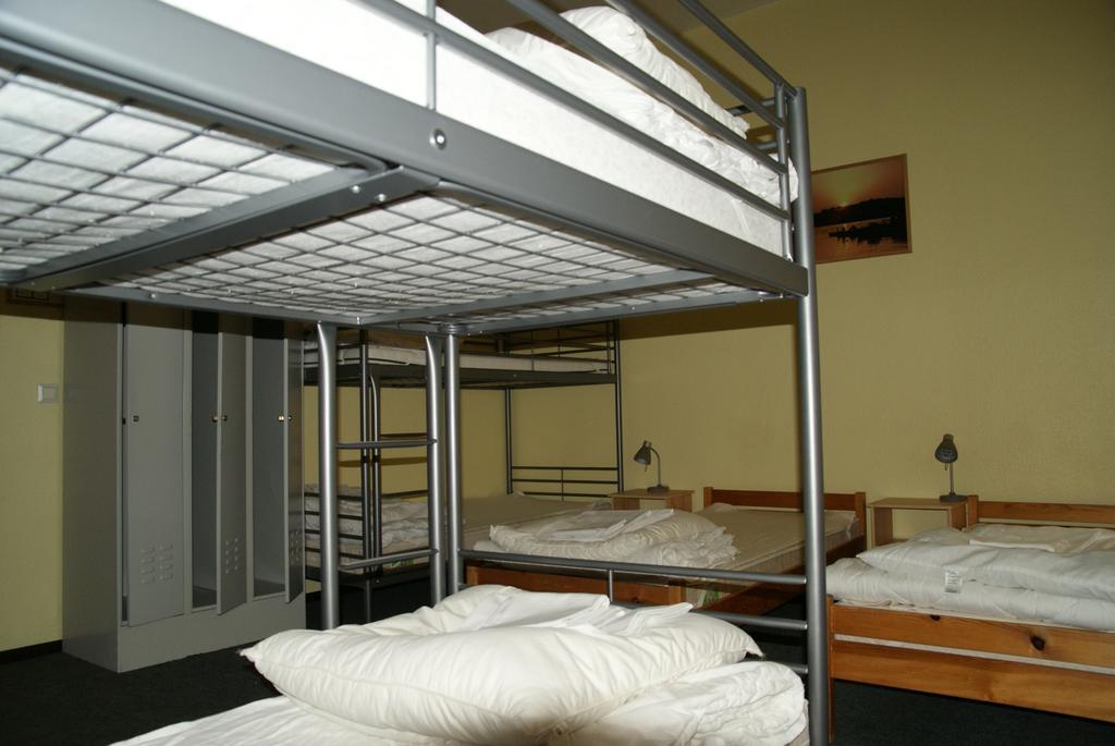 Hostal Happy Go Lucky + *