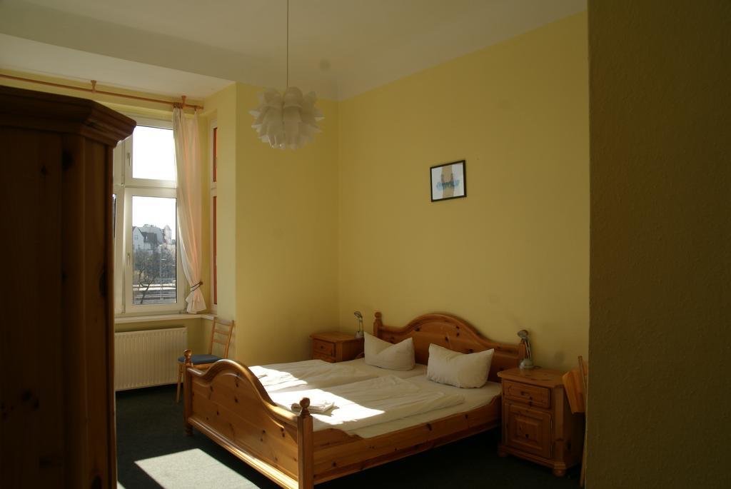 Hostal Happy Go Lucky + *