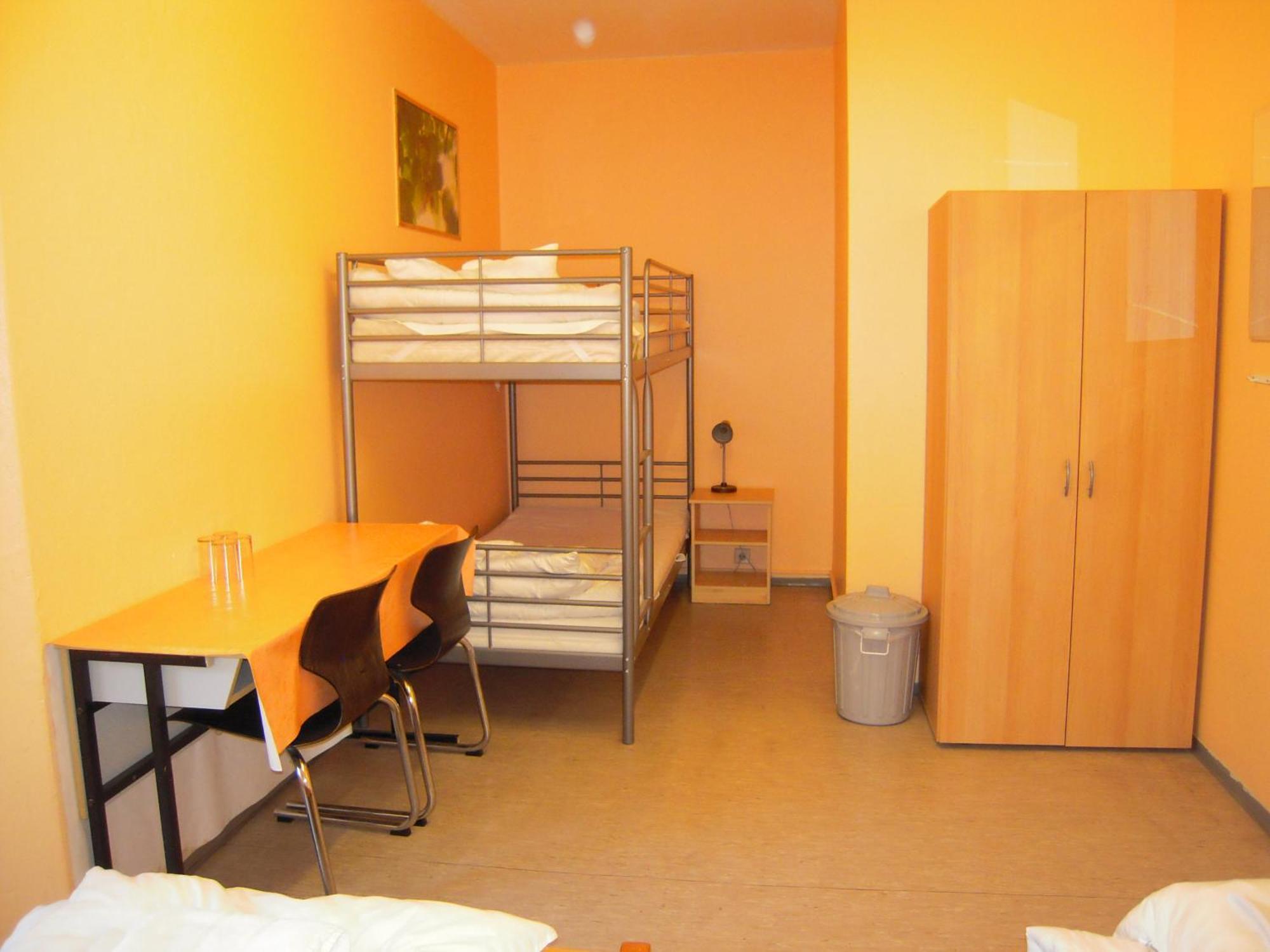 Hostal Happy Go Lucky + Berlín