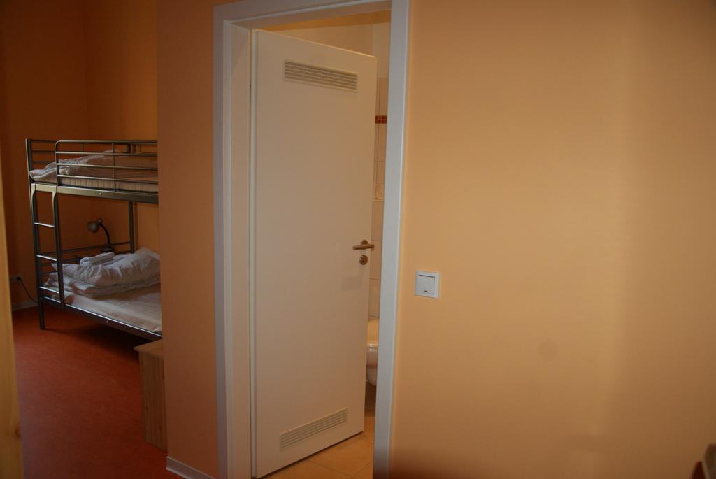 Hostal Happy Go Lucky + *