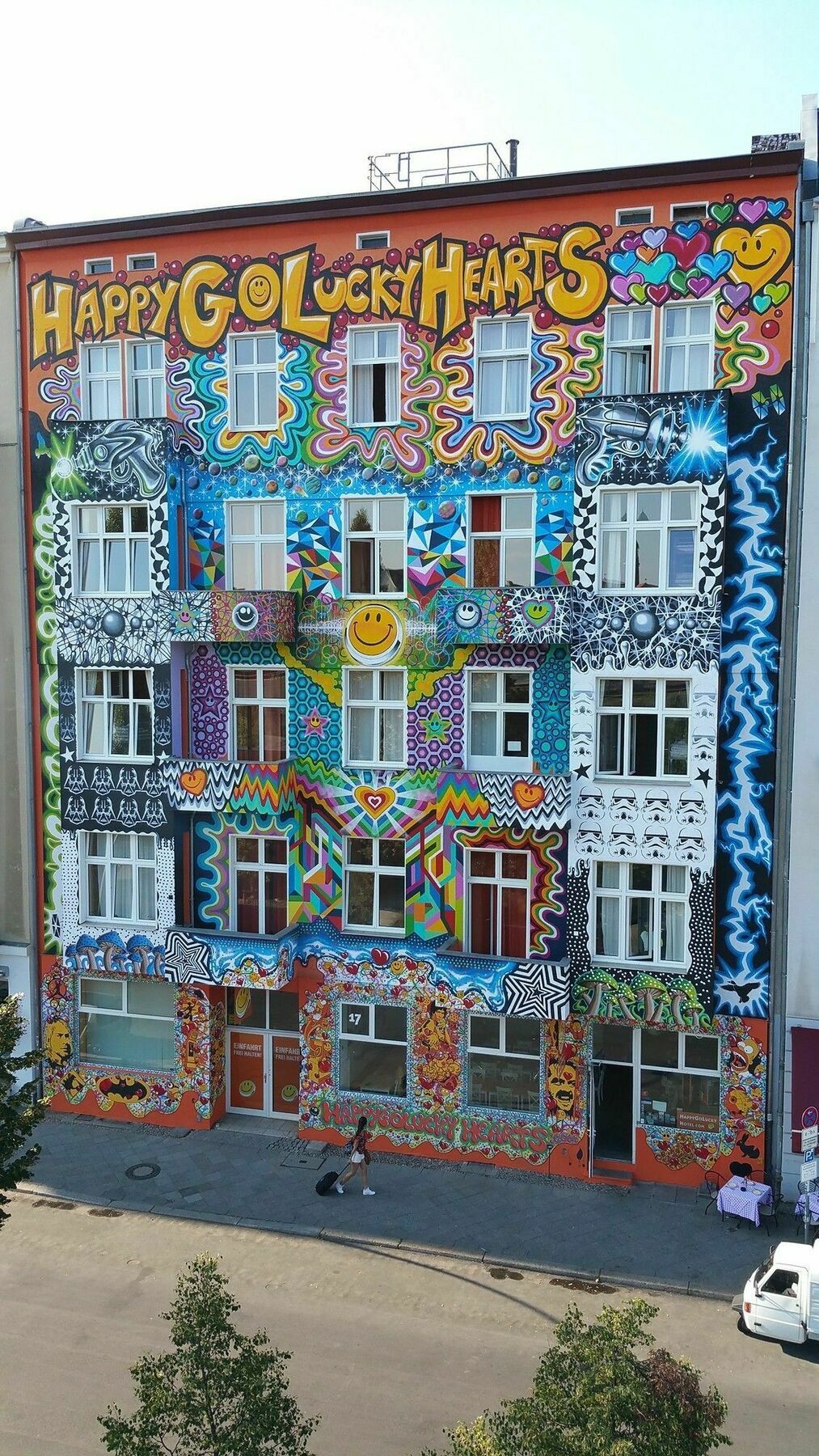 Happy Go Lucky + * Berlín