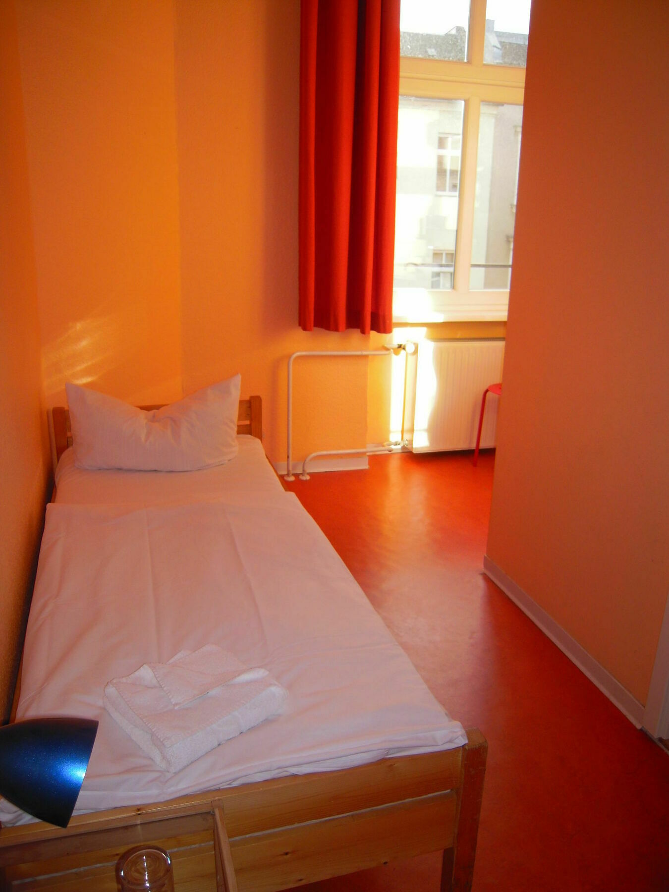 Happy Go Lucky + Hostal *