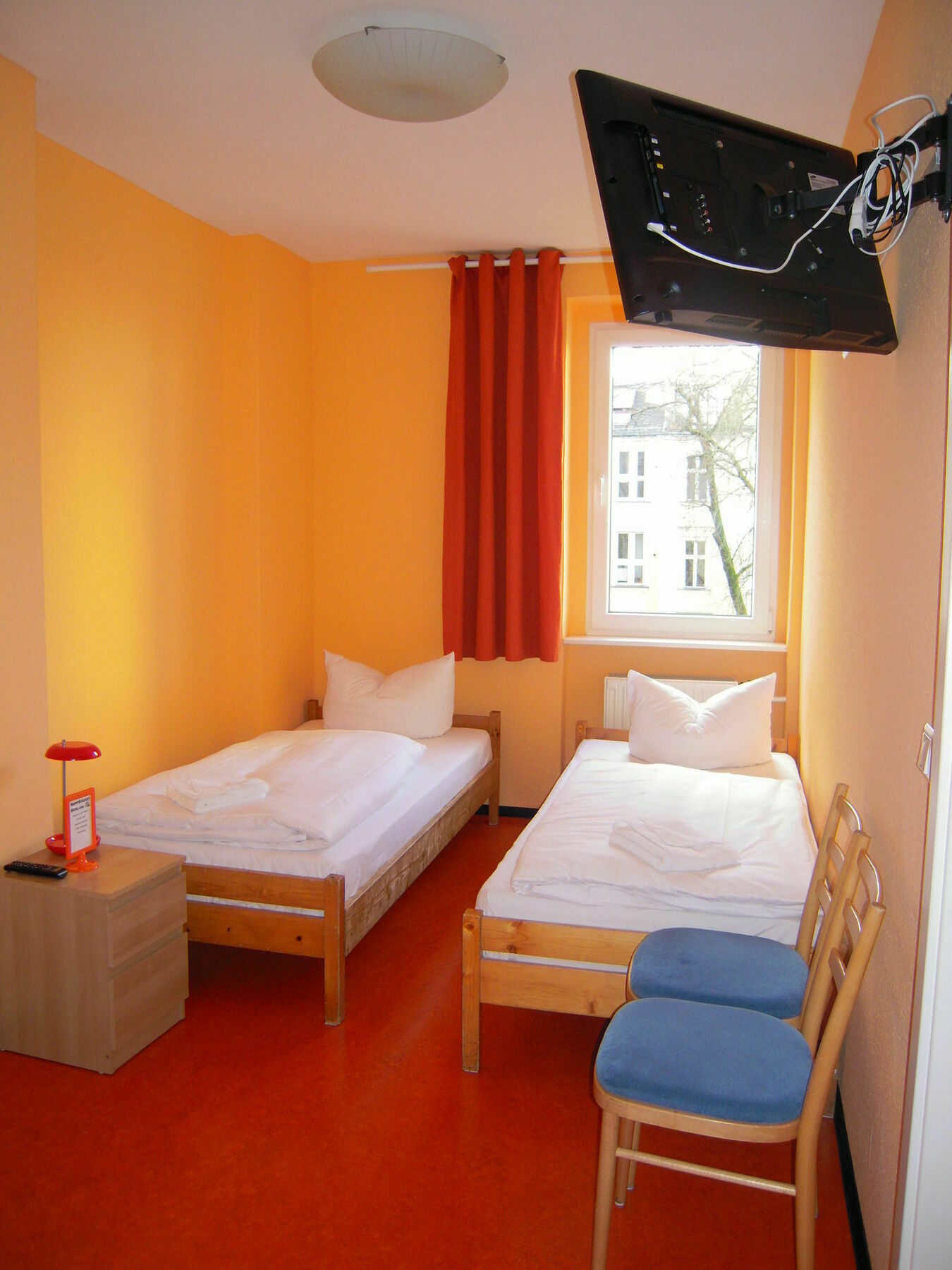 Hostal Happy Go Lucky + *
